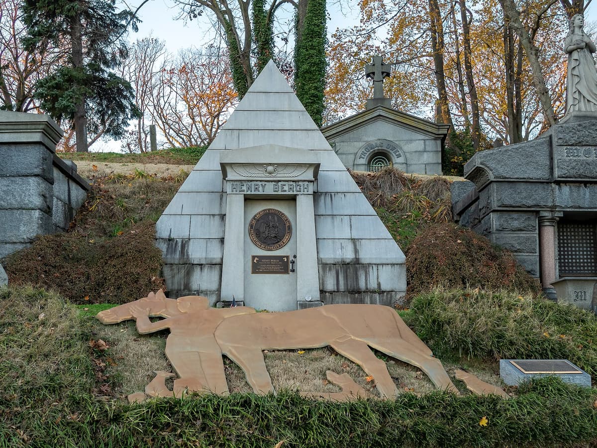 Henry Bergh mausoleum